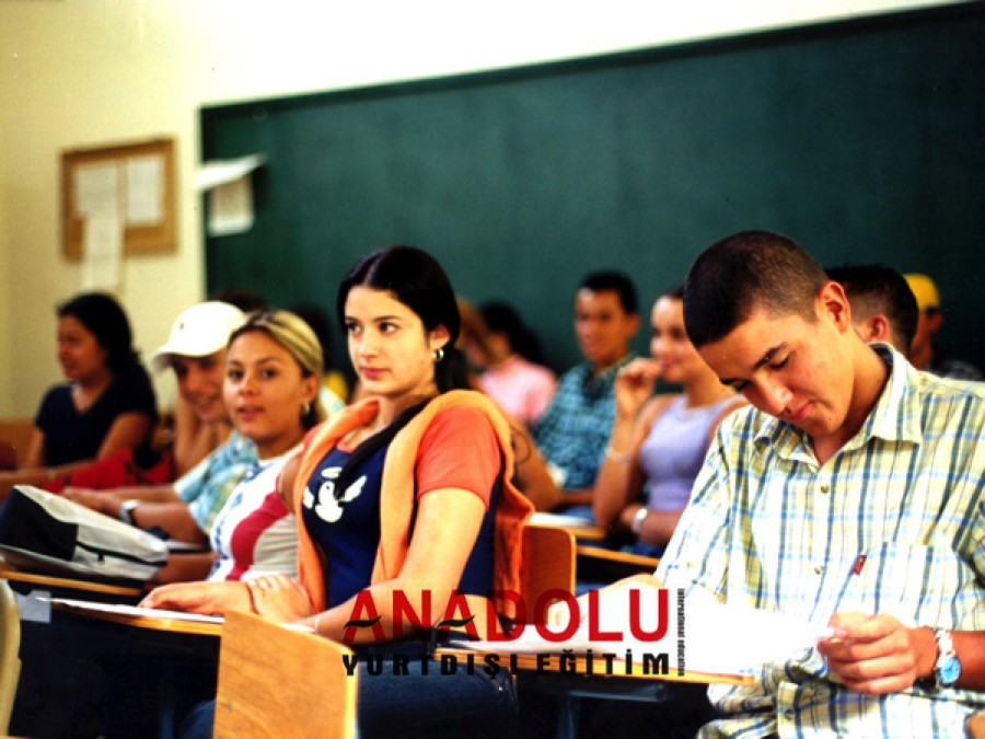 makedonya fon universitesi